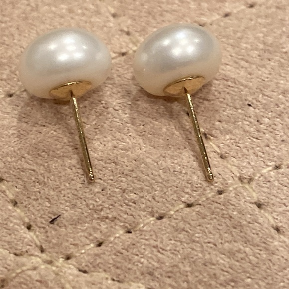 14k Natural Pearl Stud Earrings - Picture 5 of 6